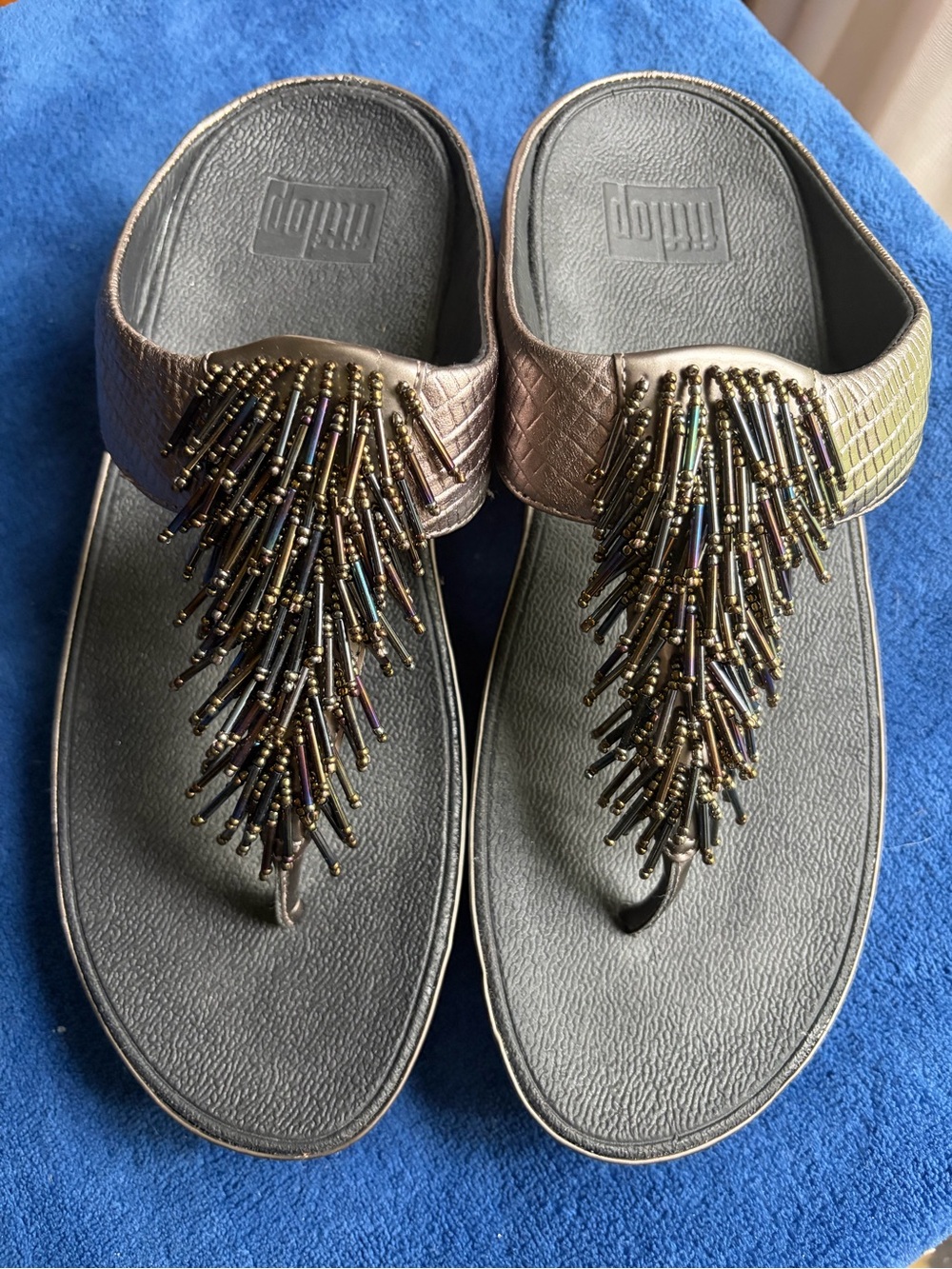 FitFlop Cha Cha Beaded Fringe Thong Wedge Sandals Pewter Silver Women's Size 8